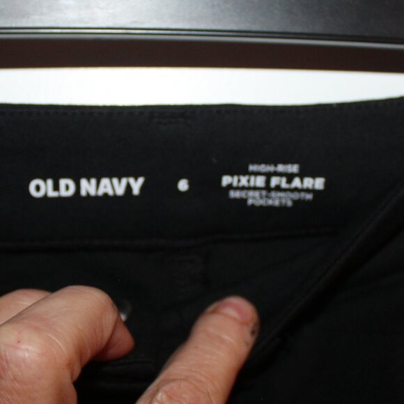 Old Navy High-Rise Pixie Flare Secret-smooth Pockets Size 6 - Picture 3 of 3